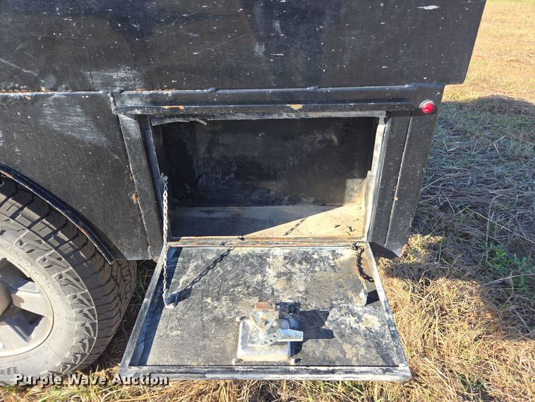 image for item EI4061 2012 Ford F350 Super Duty Crew Cab flatbed pickup truck