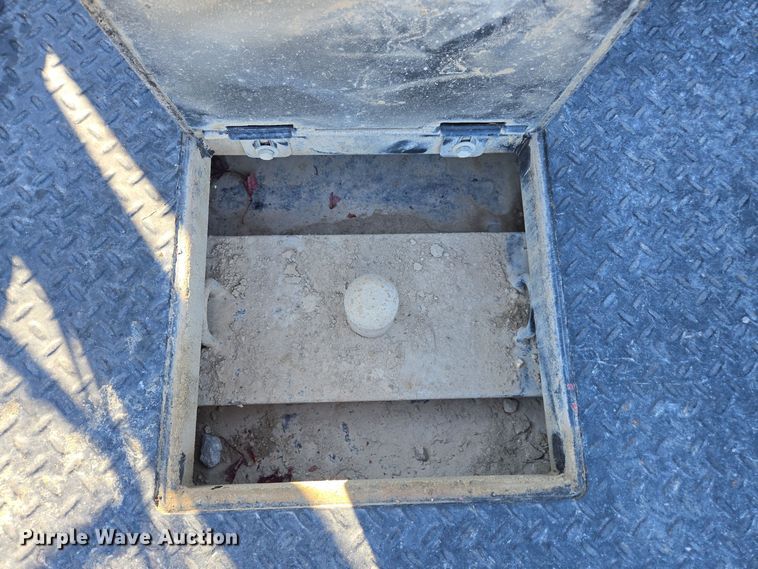 image for item EI4061 2012 Ford F350 Super Duty Crew Cab flatbed pickup truck