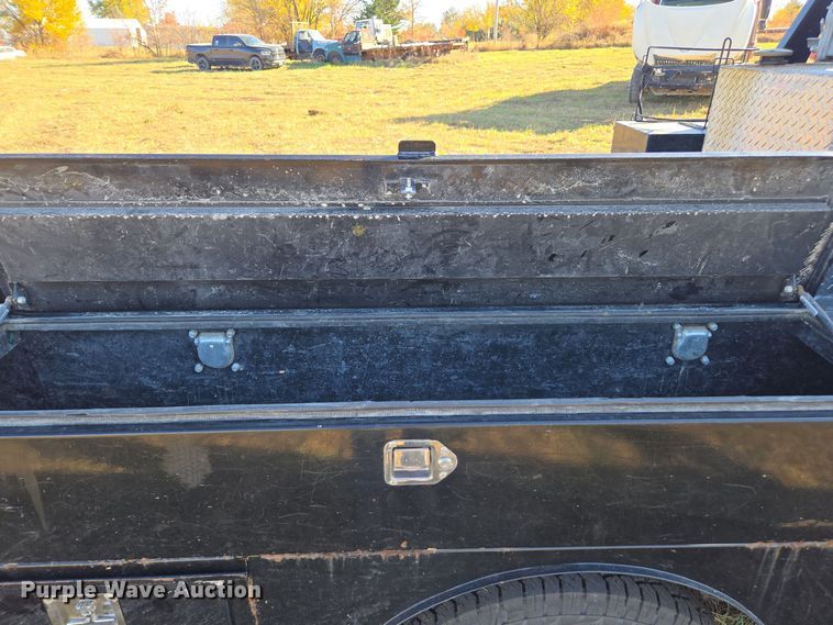 image for item EI4061 2012 Ford F350 Super Duty Crew Cab flatbed pickup truck