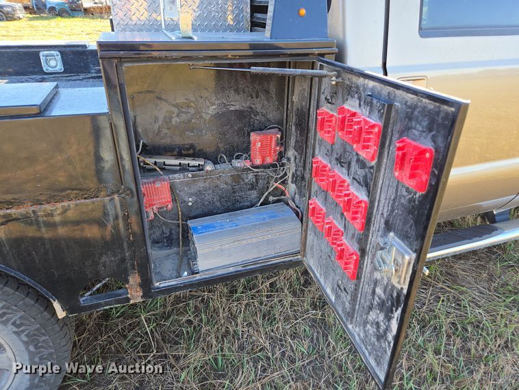 image for item EI4061 2012 Ford F350 Super Duty Crew Cab flatbed pickup truck