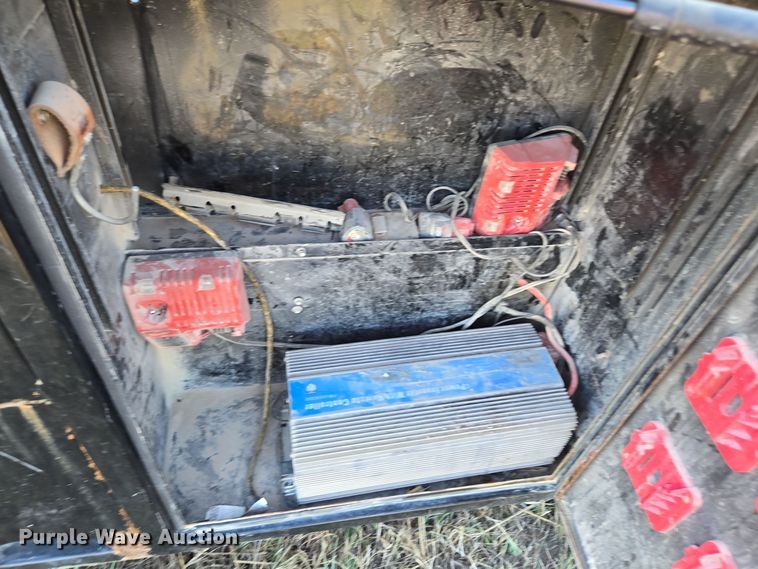 image for item EI4061 2012 Ford F350 Super Duty Crew Cab flatbed pickup truck