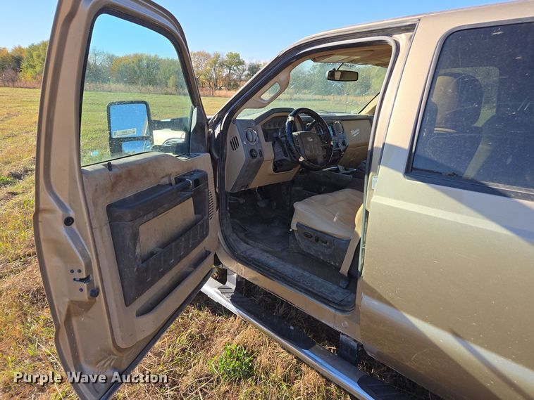 image for item EI4061 2012 Ford F350 Super Duty Crew Cab flatbed pickup truck