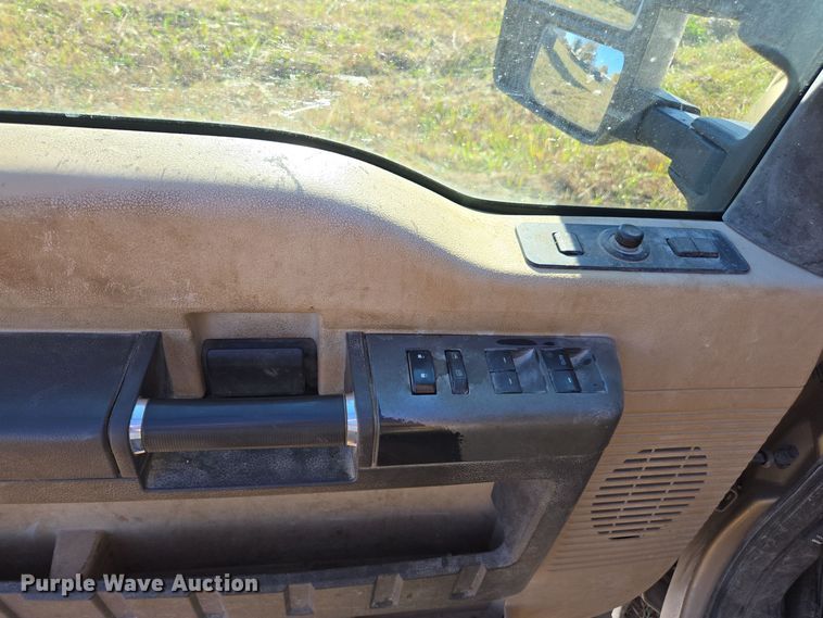 image for item EI4061 2012 Ford F350 Super Duty Crew Cab flatbed pickup truck