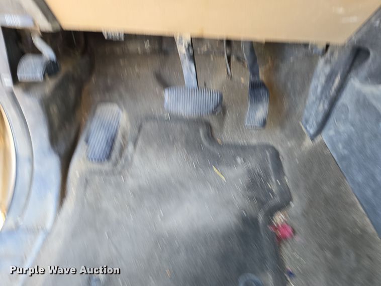 image for item EI4061 2012 Ford F350 Super Duty Crew Cab flatbed pickup truck