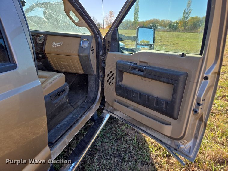 image for item EI4061 2012 Ford F350 Super Duty Crew Cab flatbed pickup truck