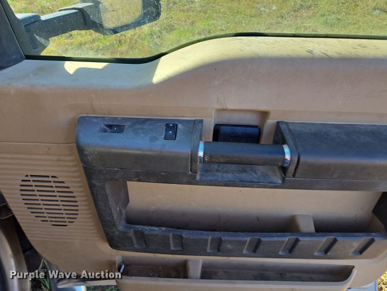 image for item EI4061 2012 Ford F350 Super Duty Crew Cab flatbed pickup truck