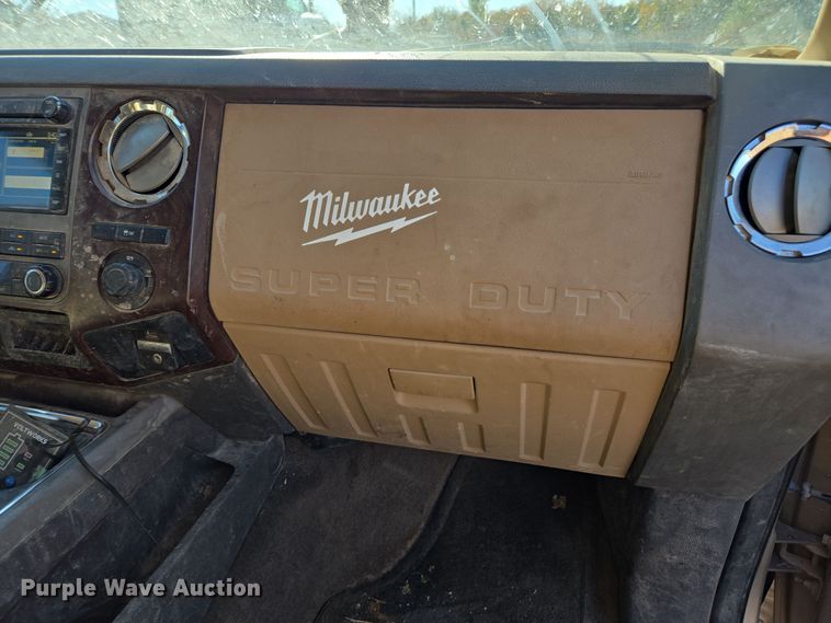 image for item EI4061 2012 Ford F350 Super Duty Crew Cab flatbed pickup truck