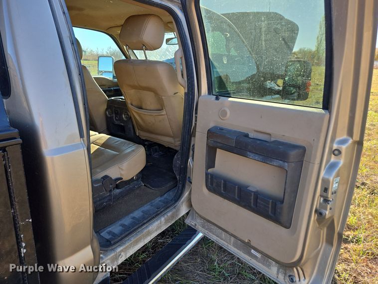 image for item EI4061 2012 Ford F350 Super Duty Crew Cab flatbed pickup truck