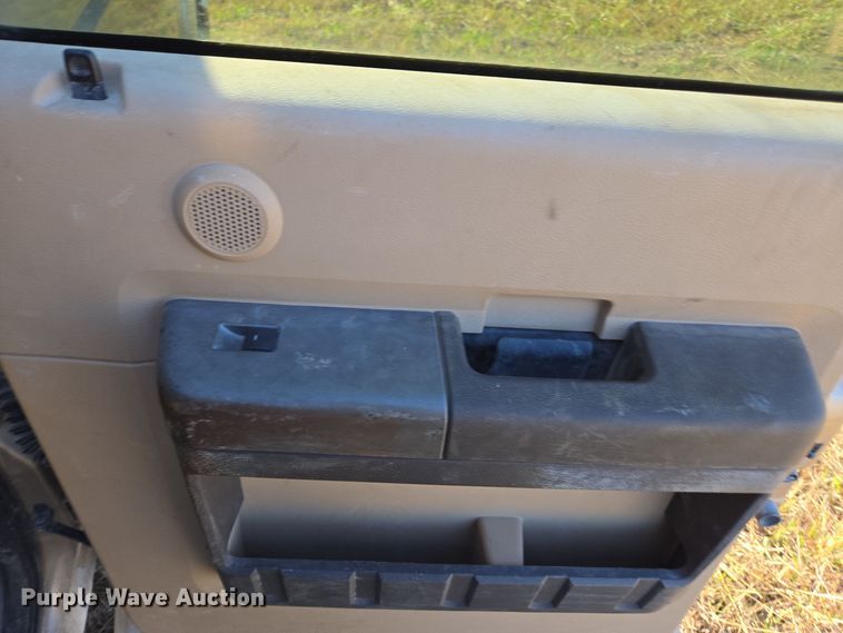 image for item EI4061 2012 Ford F350 Super Duty Crew Cab flatbed pickup truck