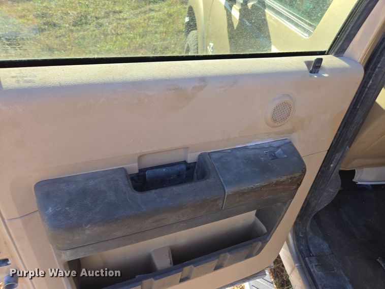 image for item EI4061 2012 Ford F350 Super Duty Crew Cab flatbed pickup truck