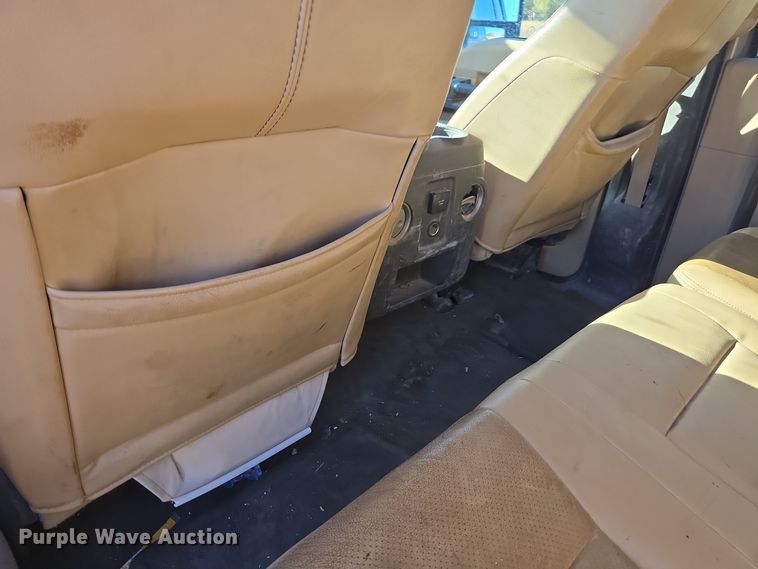 image for item EI4061 2012 Ford F350 Super Duty Crew Cab flatbed pickup truck