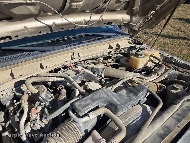 image for item EI4061 2012 Ford F350 Super Duty Crew Cab flatbed pickup truck