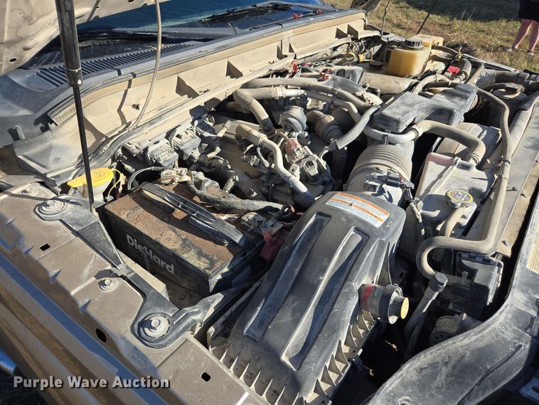 image for item EI4061 2012 Ford F350 Super Duty Crew Cab flatbed pickup truck