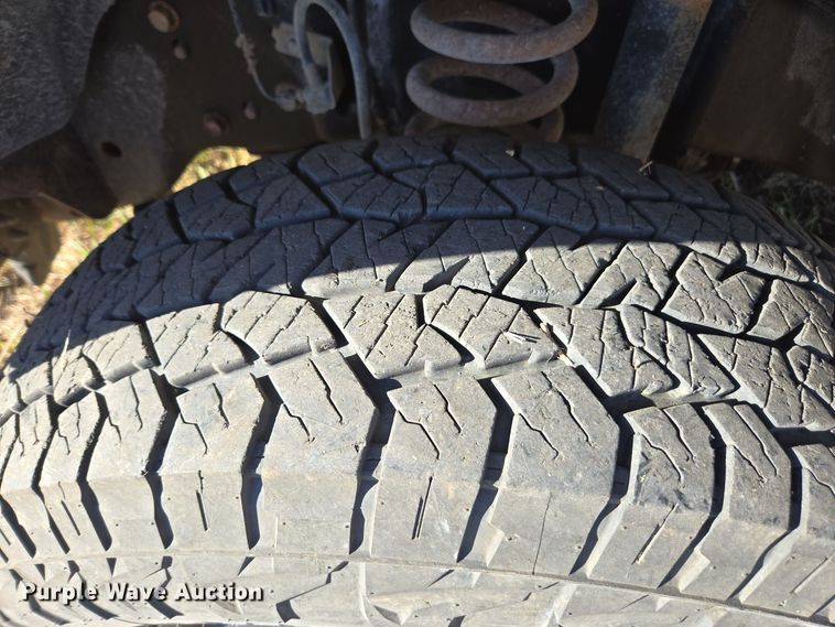 image for item EI4061 2012 Ford F350 Super Duty Crew Cab flatbed pickup truck