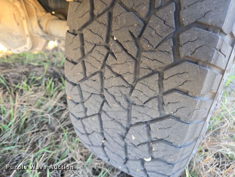 image for item EI4061 2012 Ford F350 Super Duty Crew Cab flatbed pickup truck