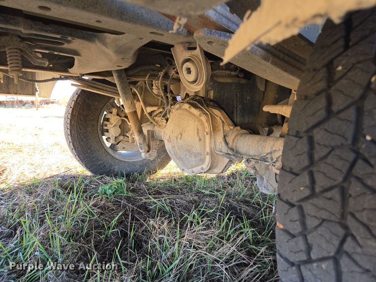 image for item EI4061 2012 Ford F350 Super Duty Crew Cab flatbed pickup truck