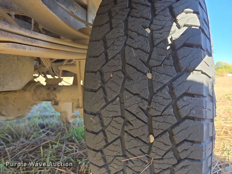 image for item EI4061 2012 Ford F350 Super Duty Crew Cab flatbed pickup truck