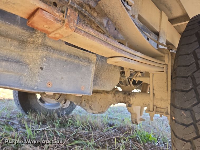 image for item EI4061 2012 Ford F350 Super Duty Crew Cab flatbed pickup truck