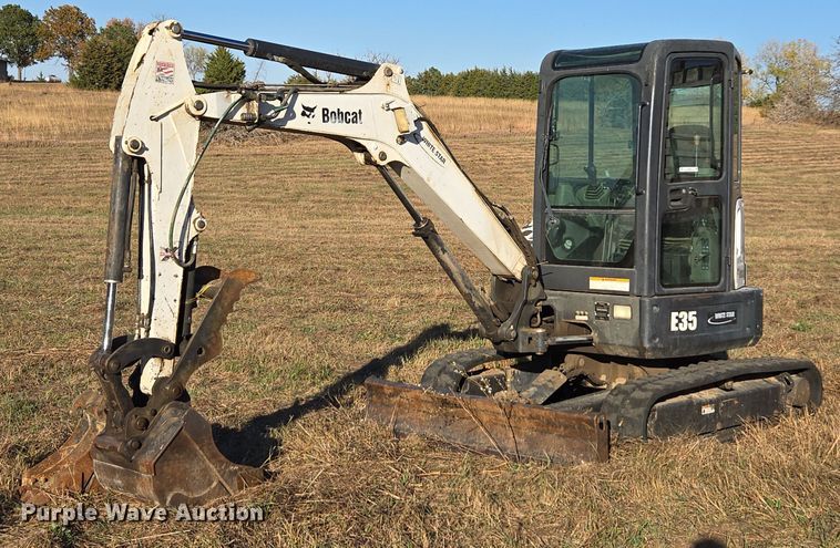 image for item EI4063 2011 Bobcat E35 mini excavator