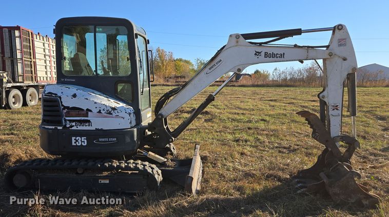 image for item EI4063 2011 Bobcat E35 mini excavator