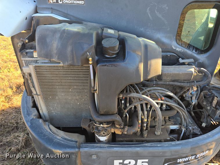 image for item EI4063 2011 Bobcat E35 mini excavator