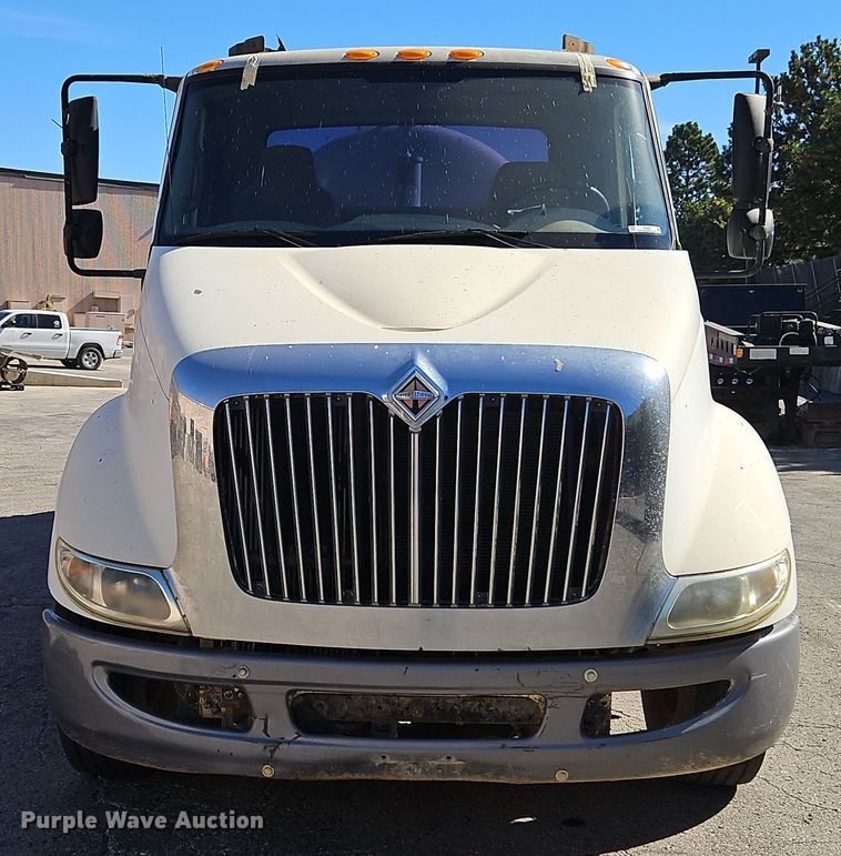 image for item EI8429 2003 International  8600 vacuum truck