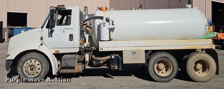 image for item EI8429 2003 International  8600 vacuum truck