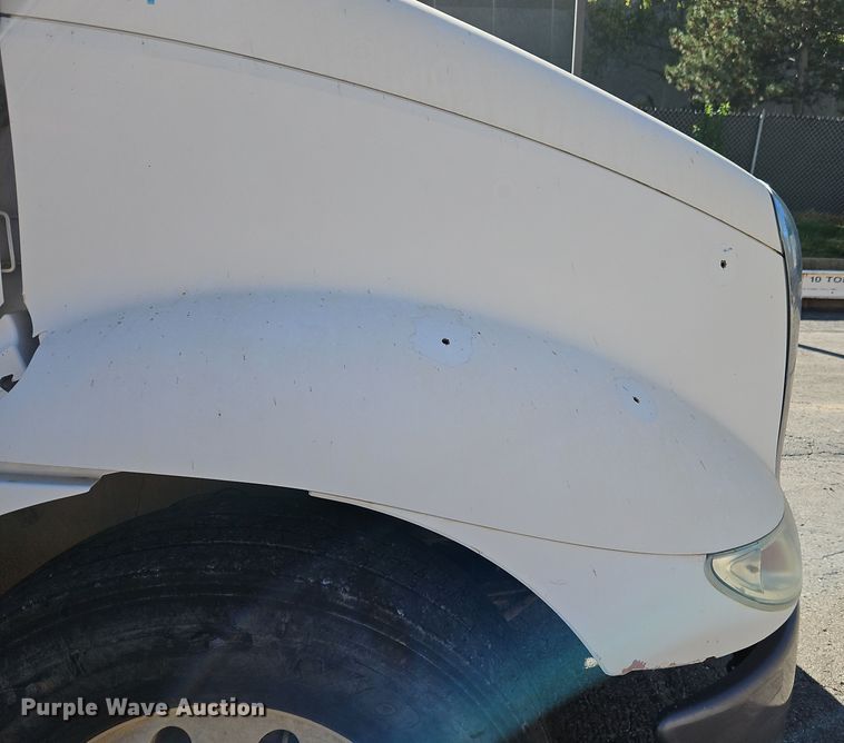 image for item EI8429 2003 International  8600 vacuum truck