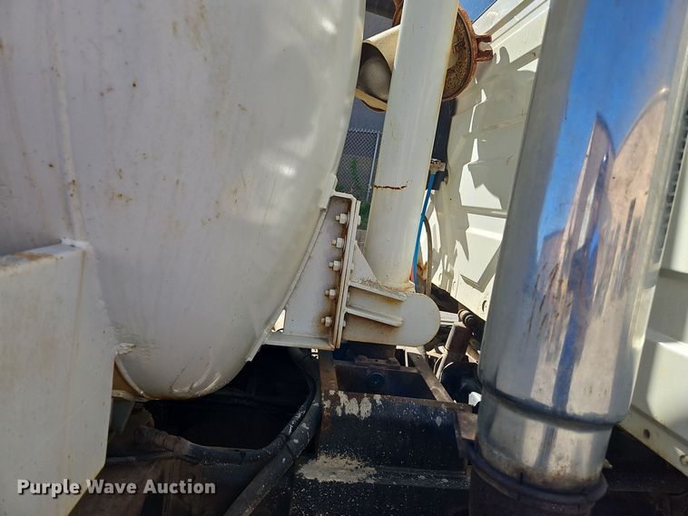 image for item EI8429 2003 International  8600 vacuum truck