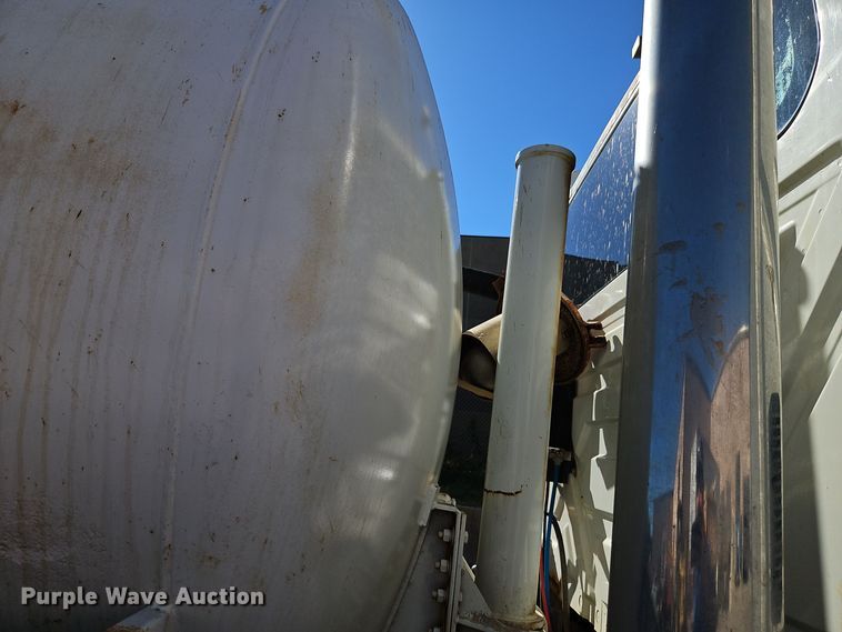 image for item EI8429 2003 International  8600 vacuum truck