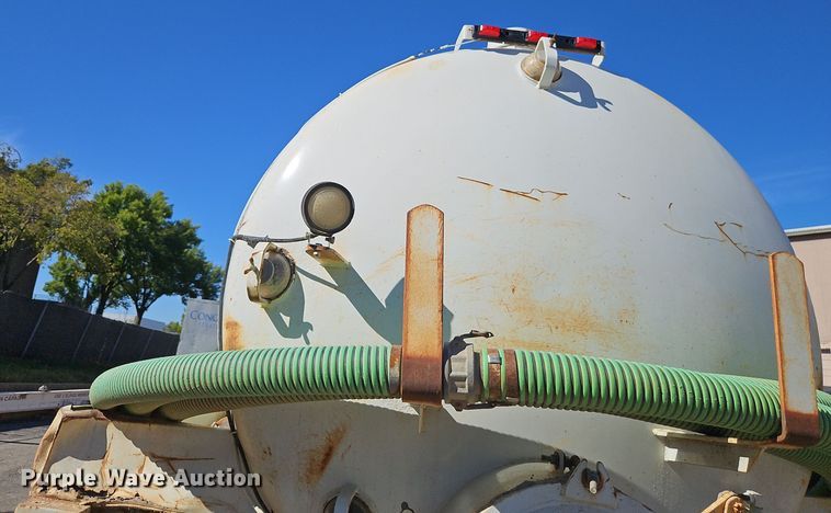 image for item EI8429 2003 International  8600 vacuum truck