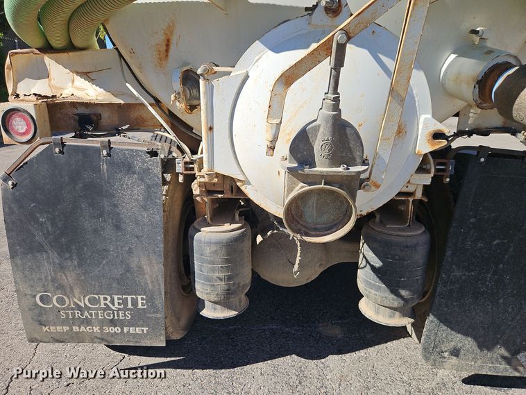 image for item EI8429 2003 International  8600 vacuum truck