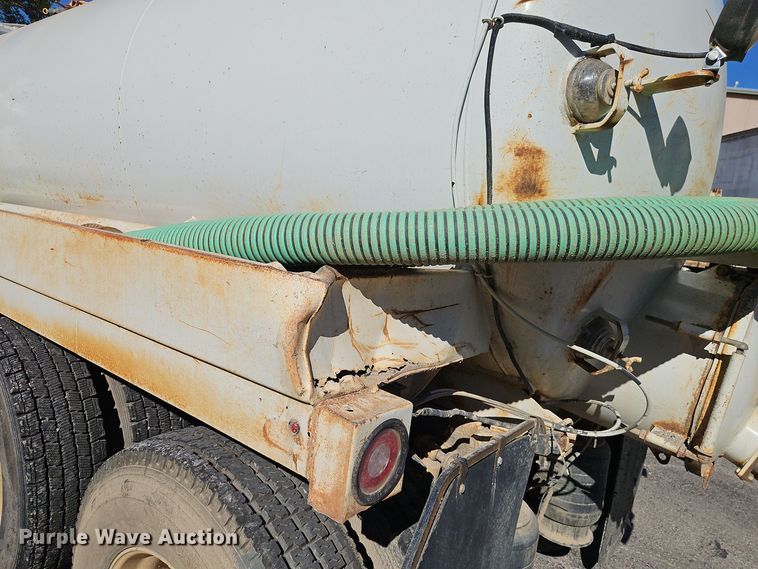 image for item EI8429 2003 International  8600 vacuum truck