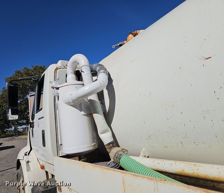 image for item EI8429 2003 International  8600 vacuum truck