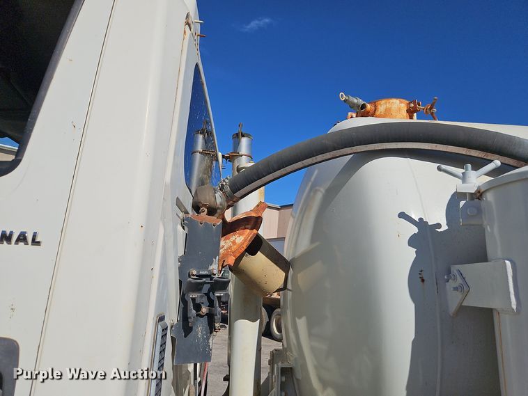 image for item EI8429 2003 International  8600 vacuum truck