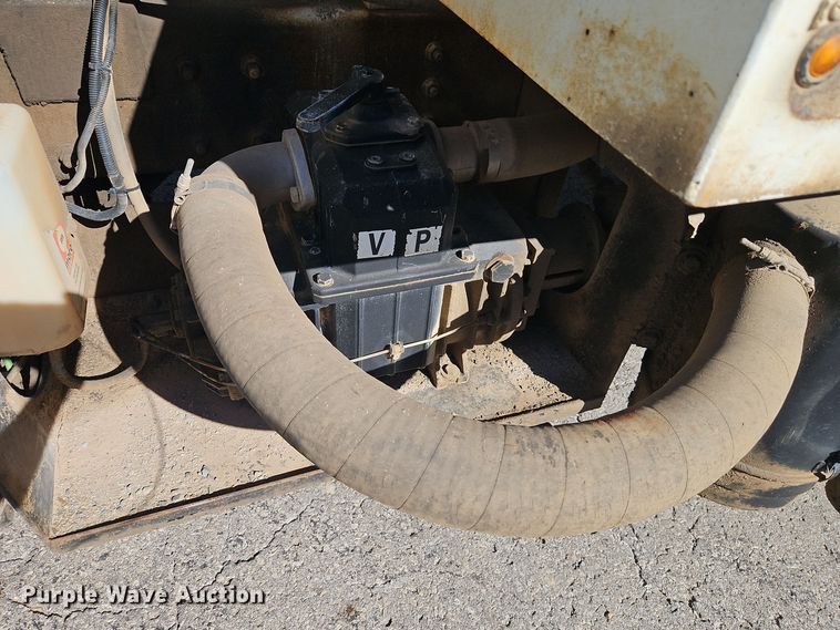 image for item EI8429 2003 International  8600 vacuum truck