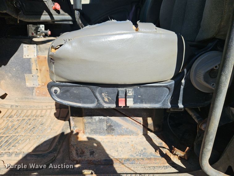 image for item EI8429 2003 International  8600 vacuum truck