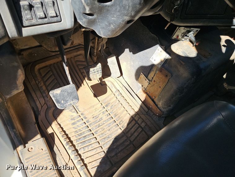 image for item EI8429 2003 International  8600 vacuum truck