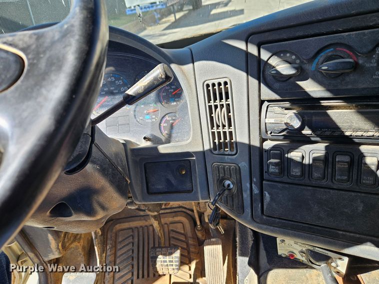 image for item EI8429 2003 International  8600 vacuum truck