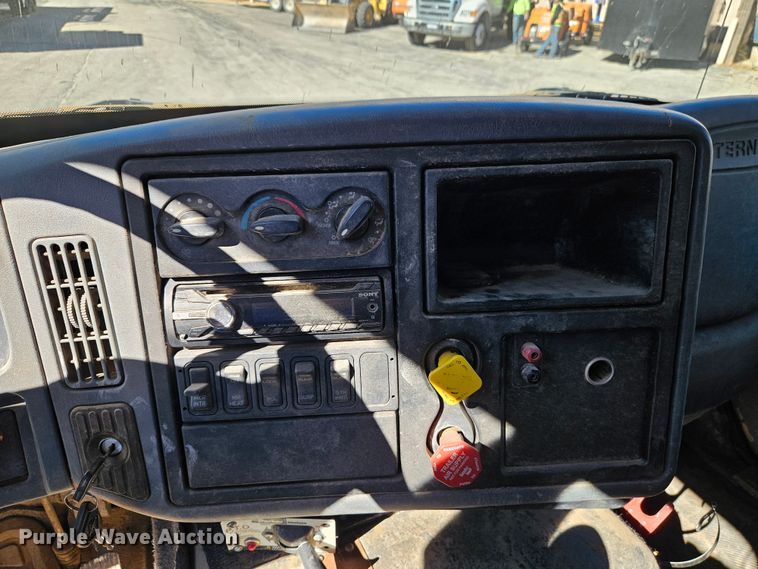 image for item EI8429 2003 International  8600 vacuum truck