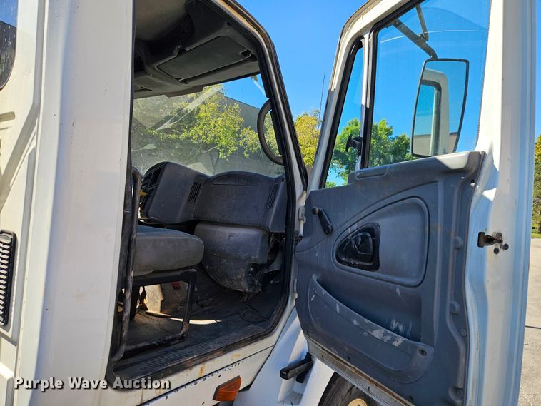 image for item EI8429 2003 International  8600 vacuum truck