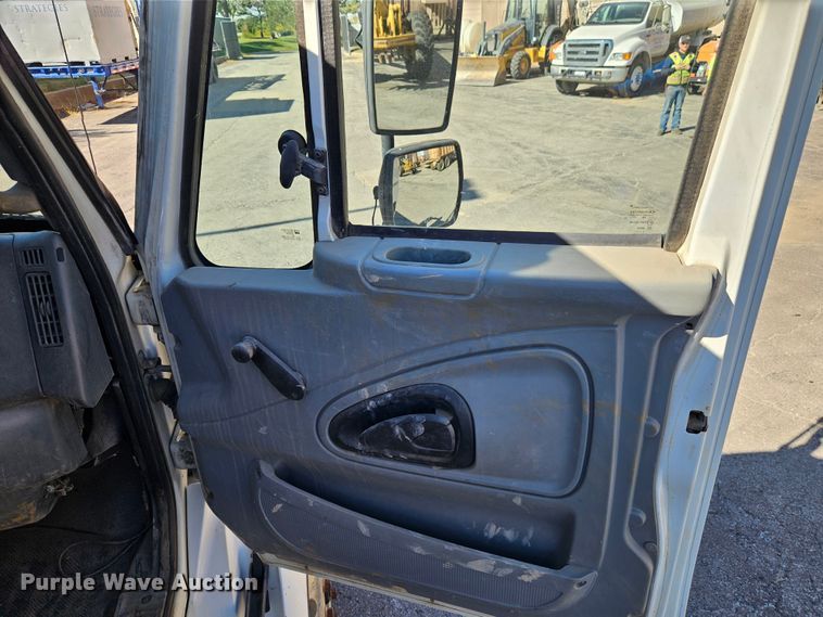 image for item EI8429 2003 International  8600 vacuum truck