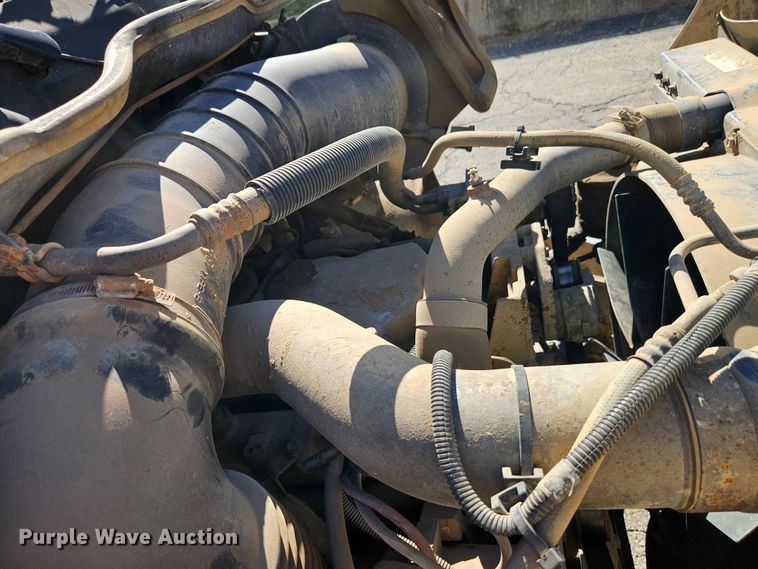 image for item EI8429 2003 International  8600 vacuum truck