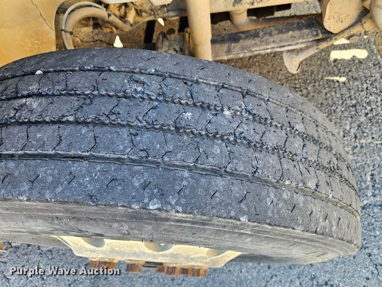 image for item EI8429 2003 International  8600 vacuum truck