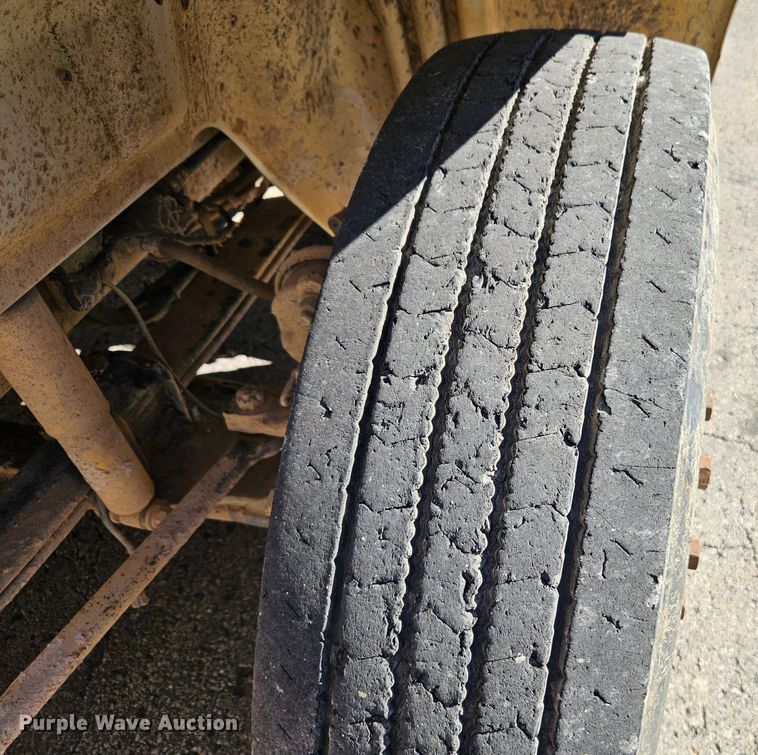 image for item EI8429 2003 International  8600 vacuum truck