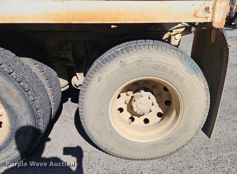 image for item EI8429 2003 International  8600 vacuum truck