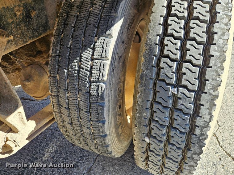 image for item EI8429 2003 International  8600 vacuum truck