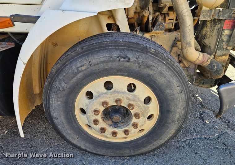 image for item EI8429 2003 International  8600 vacuum truck