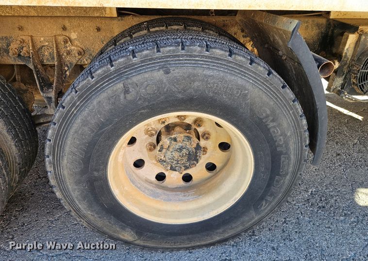 image for item EI8429 2003 International  8600 vacuum truck