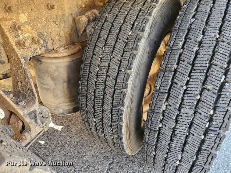 image for item EI8429 2003 International  8600 vacuum truck